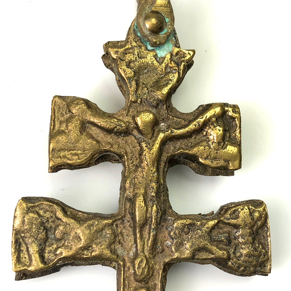 RELIGIOUS BRASS CROSS PENDANT - Picture 4 of 7